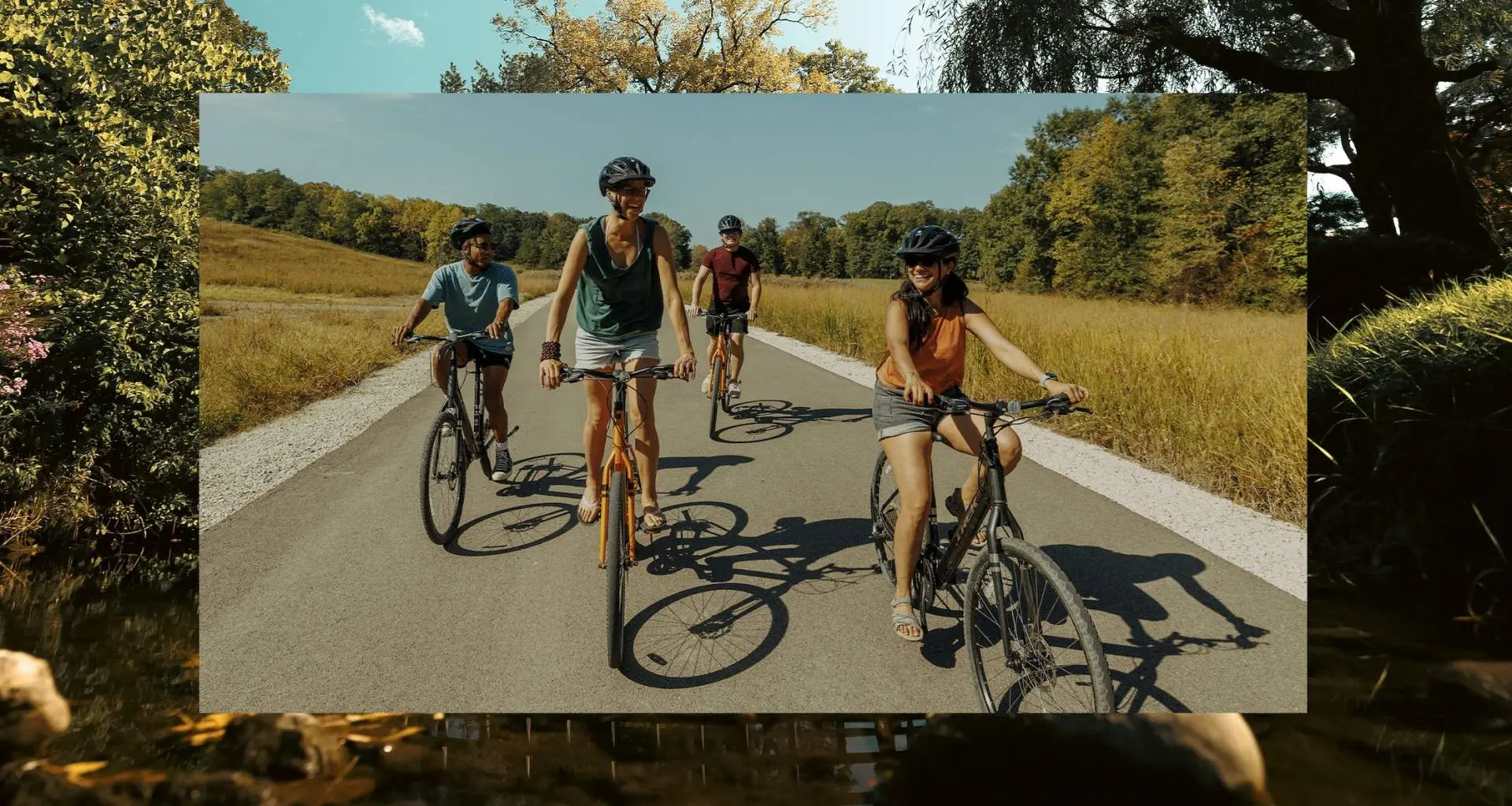 Eine Gruppe von Radfahrern entlang einer Straße