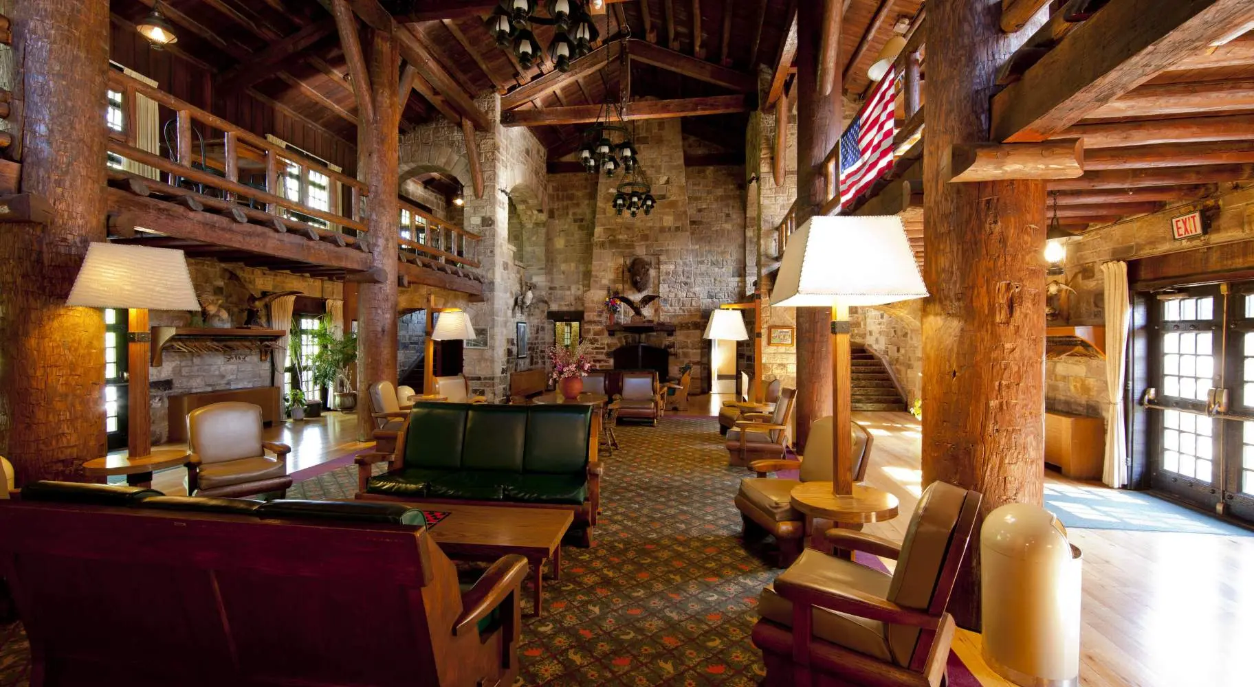 Interieur eines Hotel-Empfangsbereichs