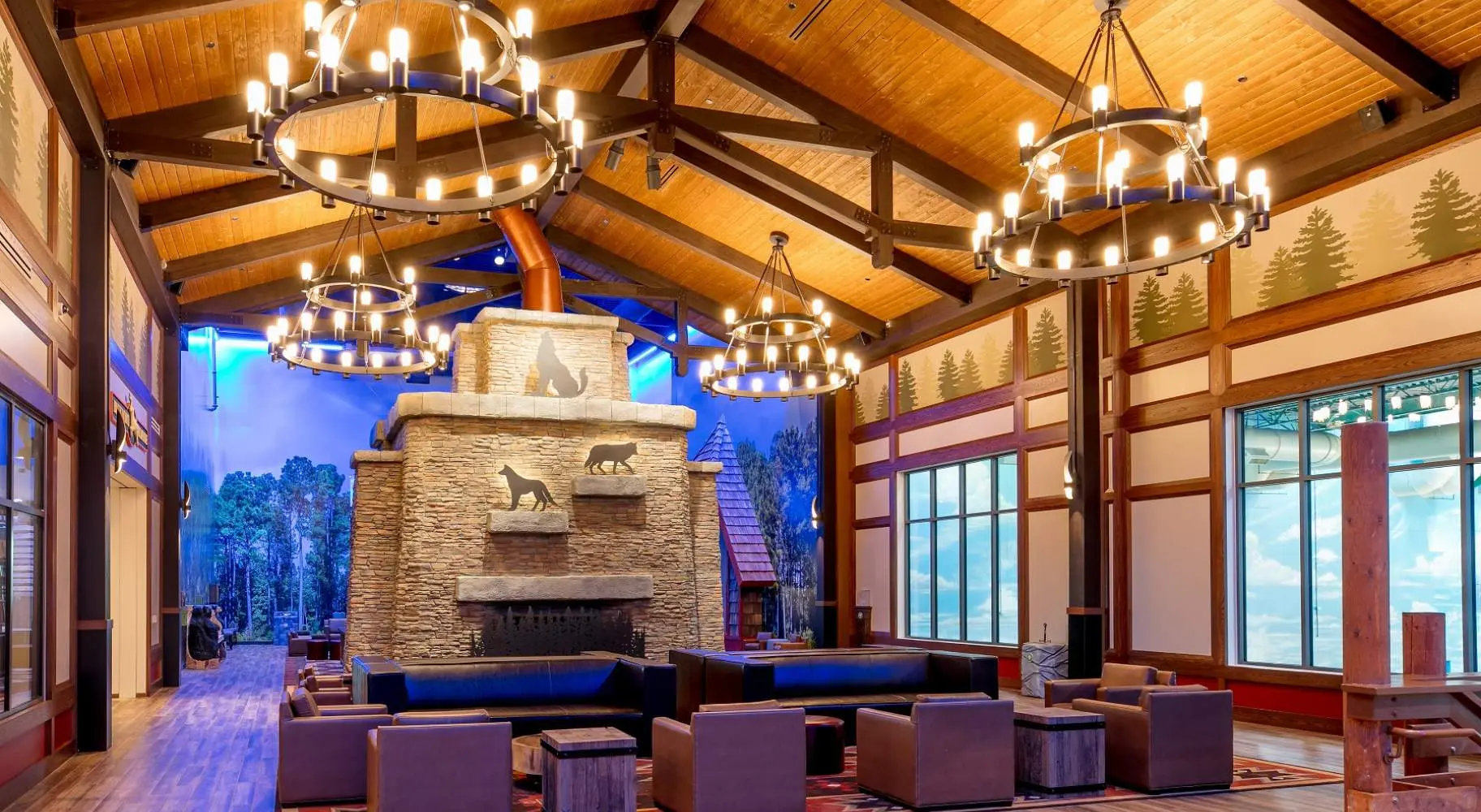 Die große Lobby im Inneren der Great Wolf Lodge