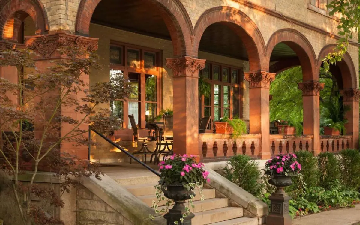 Vrooman Mansion Bed & Breakfast