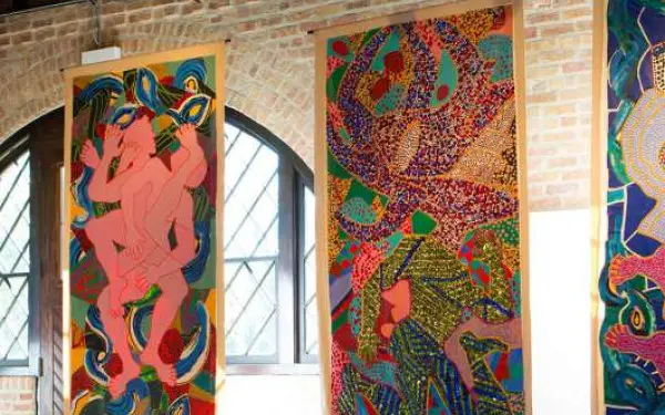 Kunstwerke an der Wand im Nationalmuseum für puertoricanische Kunst und Kultur