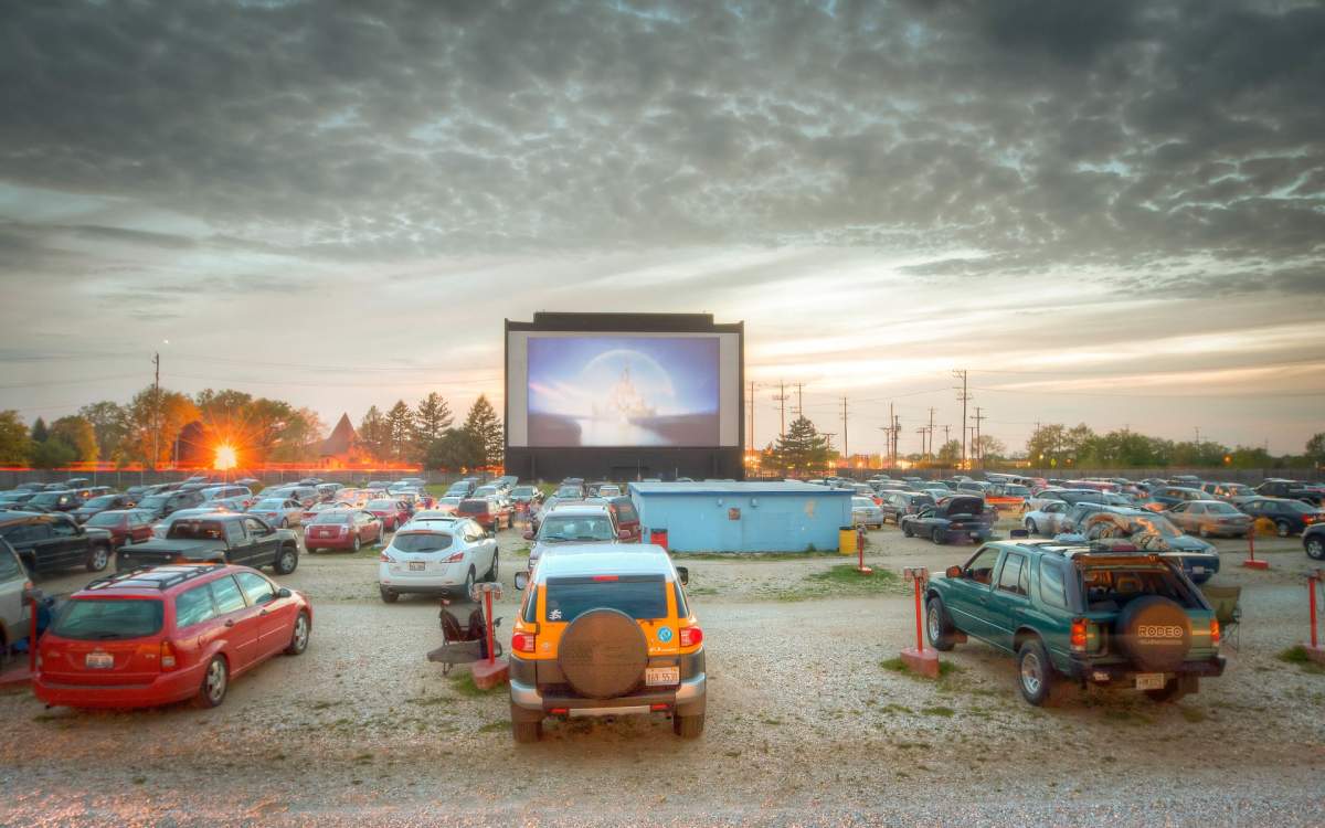 Indoor Drive In Autokino-Kinos | Illinois genießen
