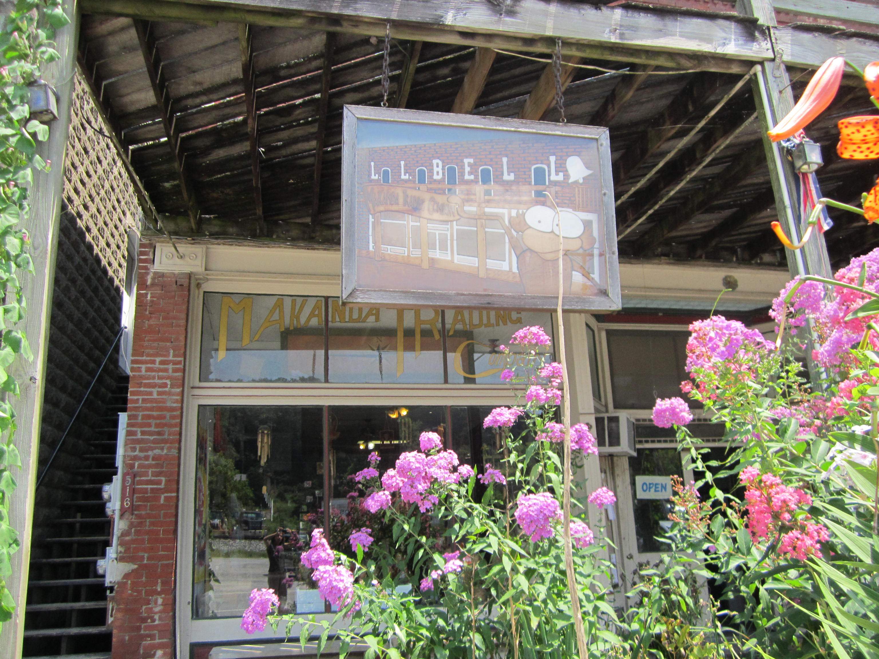 Das Schaufenster von Makanda Trading Co, auf dem Makanda Boardwalk