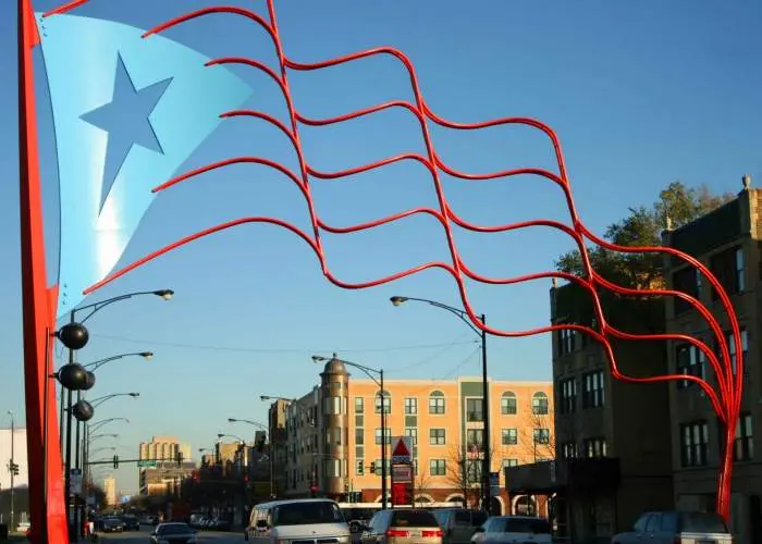 Die puertoricanische Flaggenskulptur im Humboldt Park