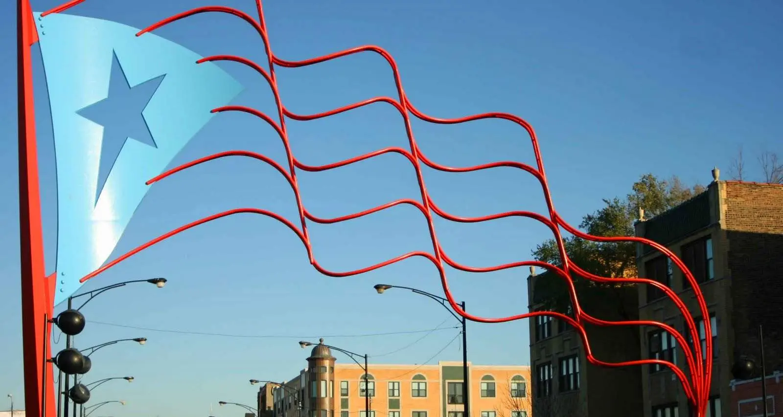 Die puertoricanische Flaggenskulptur im Humboldt Park