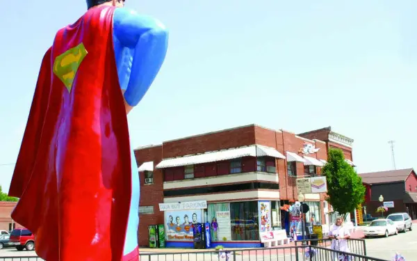 Superman-Statue zurück