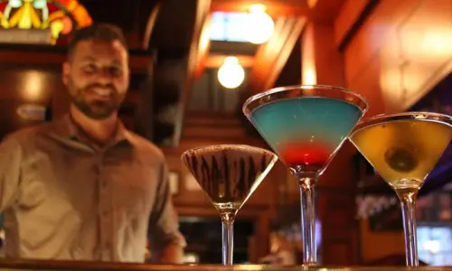 Cocktails an der Bar im Martinis on Water Street, Peoria