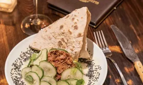 Ein Teller mit Essen in Cleveland Heath in Edwardsville