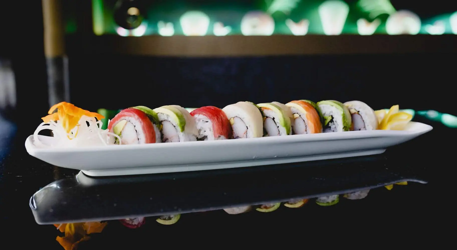 Sushi auf einer Servierplatte bei Kofusion in Chmpaign-Urbana.