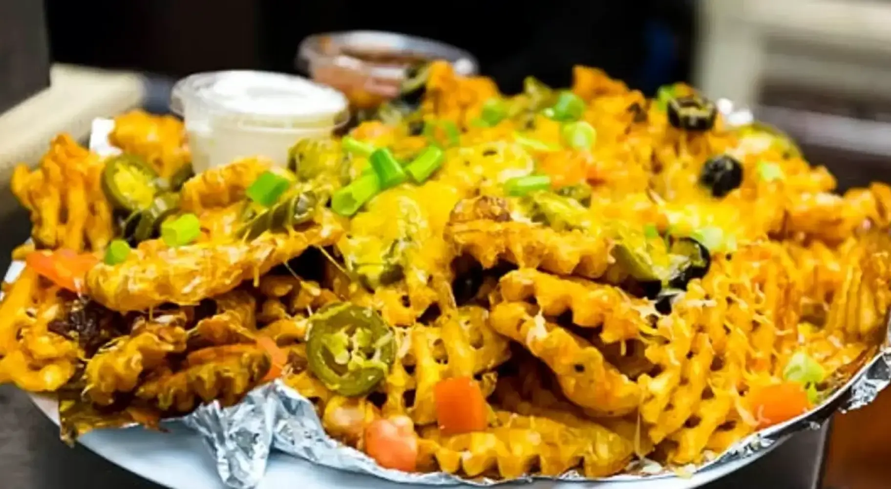 Ein Teller mit Nacho-Pommes aus Murphy's Pub in Champaign-Urbana.
