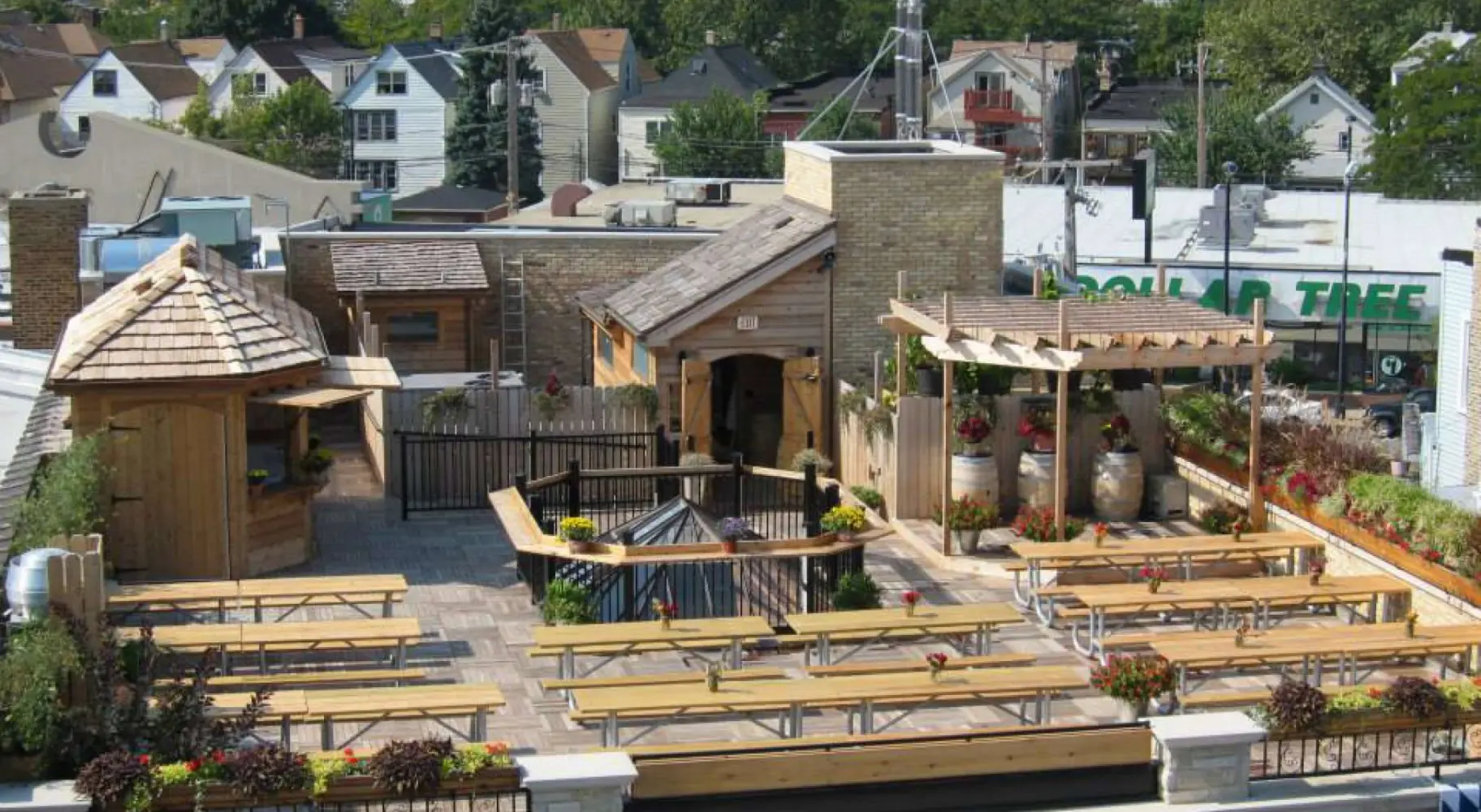 Essen im Freien im Genes Rooftop