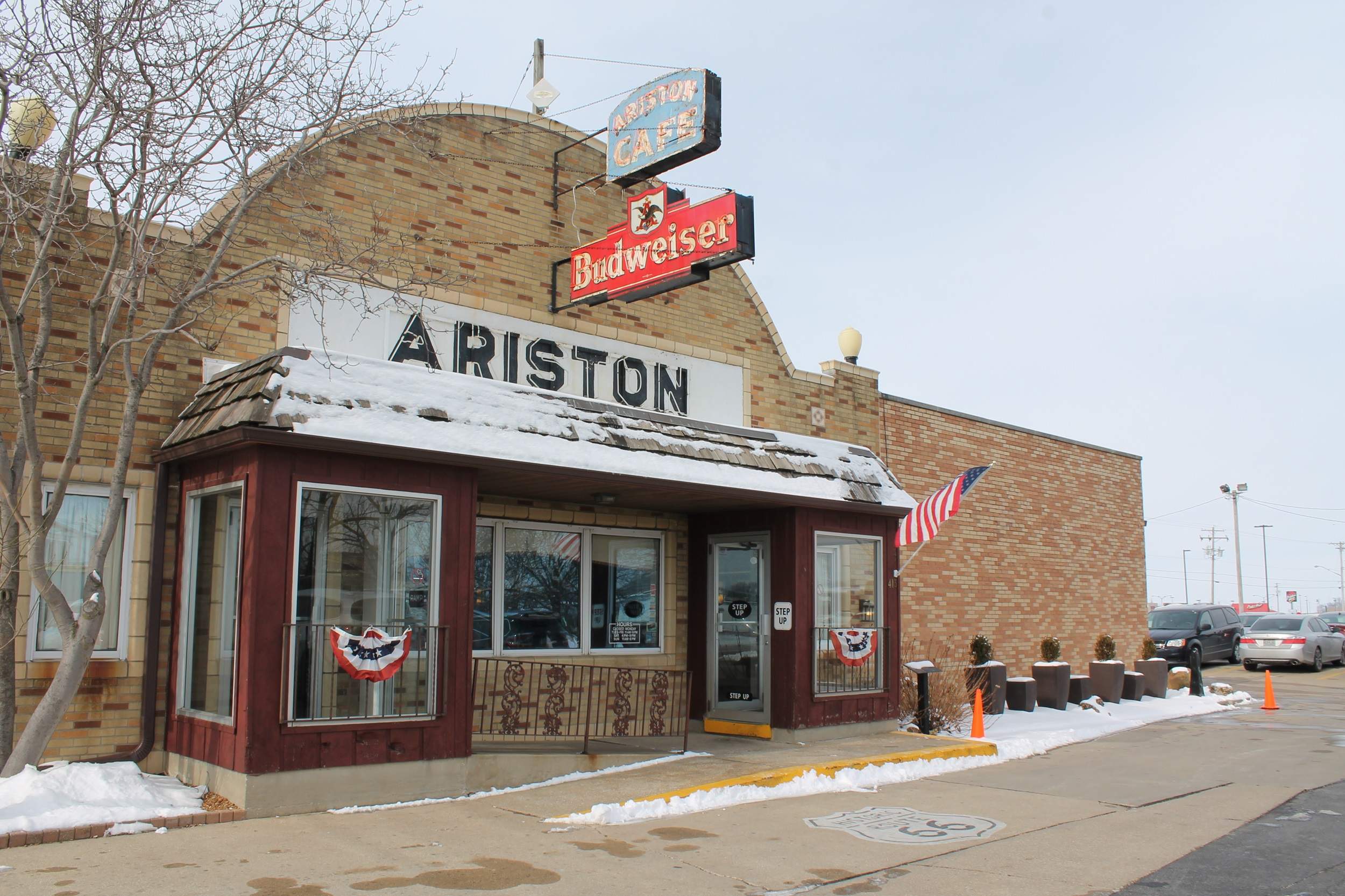 Die Fassade des im Nationalen Verzeichnis historischer Stätten eingetragenen Ariston Cafe in Litchfield