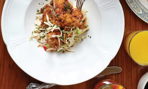 Geflügelsalat auf dem Teller