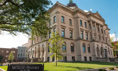 Das Äußere des McLean County Museum of History