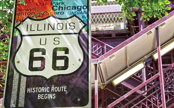 Das Schild der Route 66 in Chicago, das den Beginn der historischen Route markiert