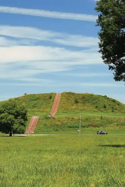 Die Cahokia Mounds in Illinois sind die Stätte einer alten indianischen Stadt.