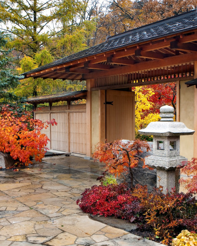 Eingang zu Anderson's Japanese Gardens im Herbst.