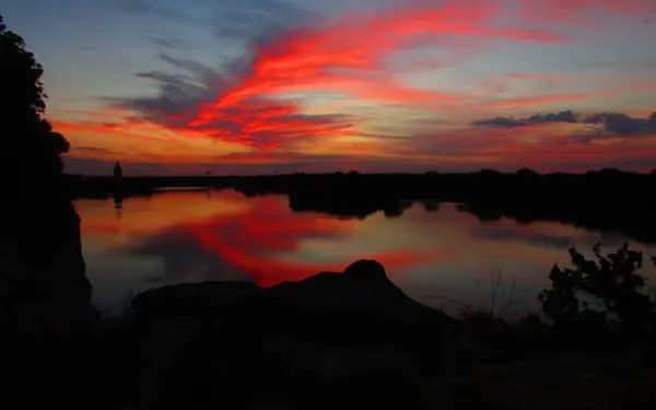 Ein schöner Sonnenuntergang über den Flüssen Fox und Illinois in Ottawa