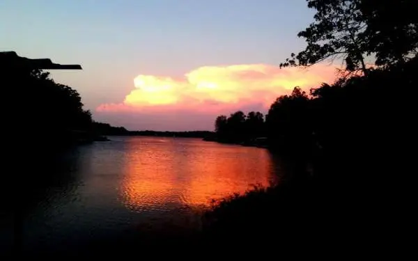 Die Sonne geht über dem Ägyptischen See unter