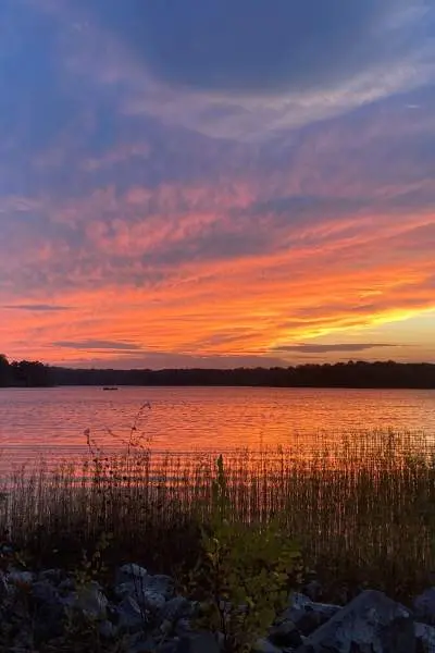 Sonnenuntergang über einem See