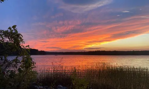 Sonnenuntergang über einem See