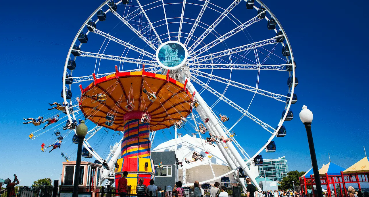Fahrt mit dem Riesenrad und eine Stachelfahrt