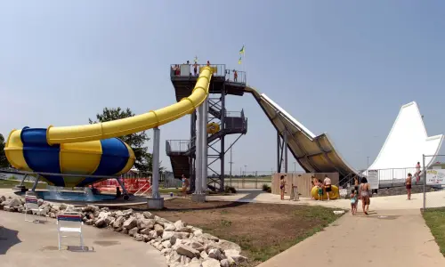 Große Rutschen im Wasserpark