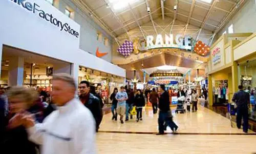 Eine Vielzahl von Einkaufsmöglichkeiten in Gurnee Mills.