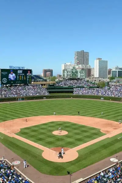 Ein mit Menschen gefülltes Baseballstadion