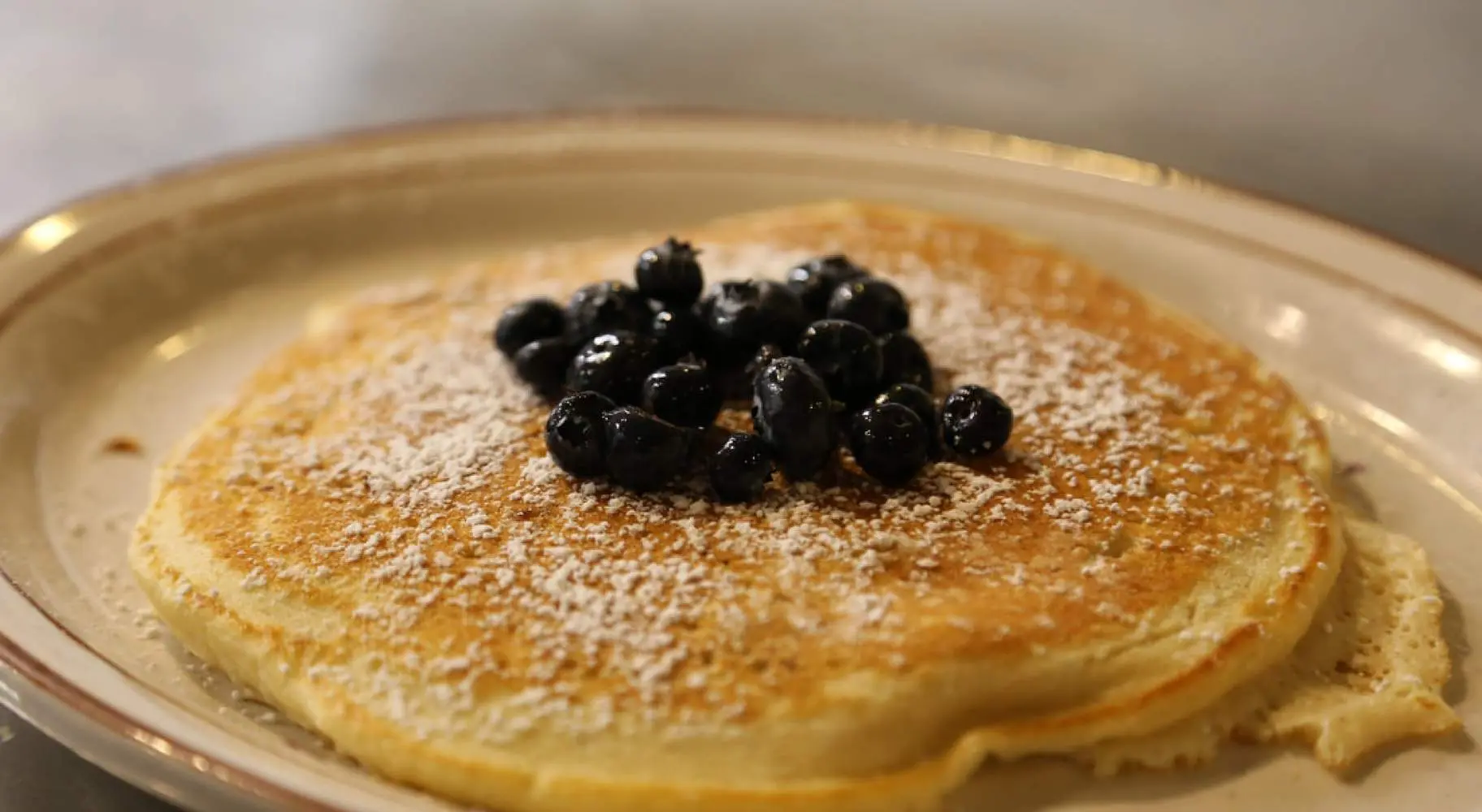 Ein Teller mit Pfannkuchen in dem beliebten Frühstückslokal in Champaign-Urbana.